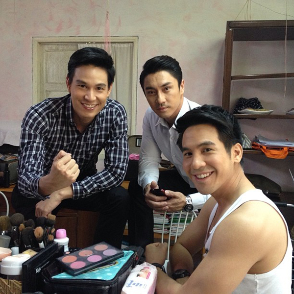 โป๊ป มิว กับภาพคู่สุดหวานชวนจิ้น เบื้องหลังละครรักออกฤทธิ์ โป๊ป มิว กับภาพคู่สุดหวานชวนจิ้น เบื้องหลังละครรักออกฤทธิ์