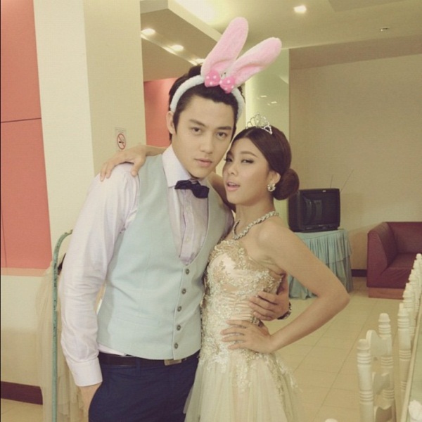 ภาพเบื้องหลัง ปัญญาชนก้นครัว ฮา ๆ ปนน่ารัก