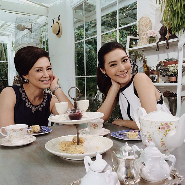 โป๊ป มิว กับภาพคู่สุดหวานชวนจิ้น เบื้องหลังละครรักออกฤทธิ์ โป๊ป มิว กับภาพคู่สุดหวานชวนจิ้น เบื้องหลังละครรักออกฤทธิ์