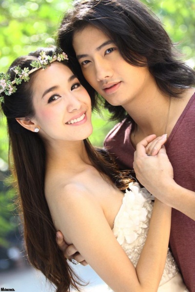 เตรียมฮา! มีน-เป้ นำทีมดารา บวงสรวง ซินเดอเรลล่ารองเท้าแตะ