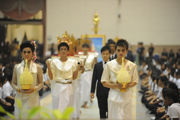 กรอสายใยบัว พิธีบายศรีสู่ขวัญ