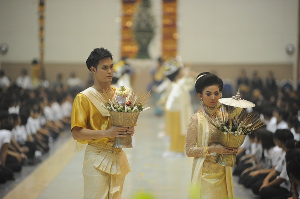 กรอสายใยบัว พิธีบายศรีสู่ขวัญ