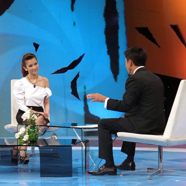 น้องไบร์ท พิชญทัฬห์ พิธีกรสวย เก่ง พูดคุยเปิดใจใน ทูไนท์โชว์