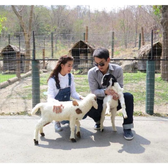 ภูผา เตชะณรงค์ ควง มิ้นต์ ชาลิดา ทำบุญวันเกิด ภูผา เตชะณรงค์ ควง มิ้นต์ ชาลิดา ทำบุญวันเกิด