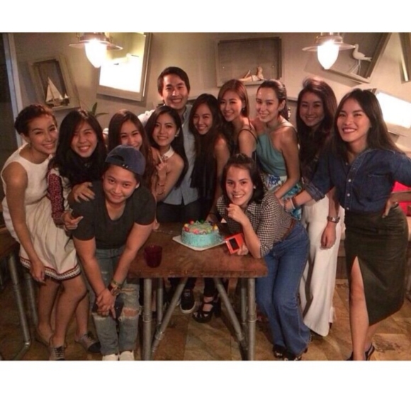 ภูผา เตชะณรงค์ ควง มิ้นต์ ชาลิดา ทำบุญวันเกิด ภูผา เตชะณรงค์ ควง มิ้นต์ ชาลิดา ทำบุญวันเกิด