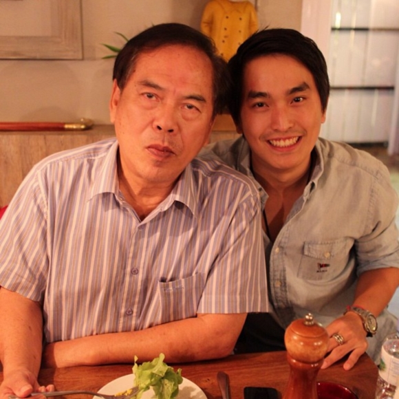 ภูผา เตชะณรงค์ ควง มิ้นต์ ชาลิดา ทำบุญวันเกิด ภูผา เตชะณรงค์ ควง มิ้นต์ ชาลิดา ทำบุญวันเกิด