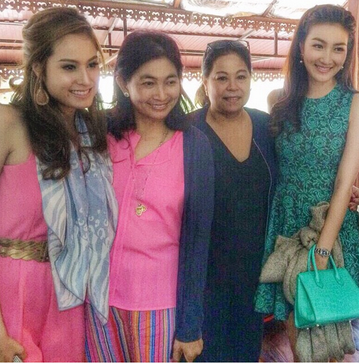 ดีกันแล้วนะ ขวัญ-แพนเค้ก แชะรูปร่วมเฟรม งานนี้ไม่มีเกาเหลา ดีกันแล้วนะ ขวัญ-แพนเค้ก แชะรูปร่วมเฟรม งานนี้ไม่มีเกาเหลา