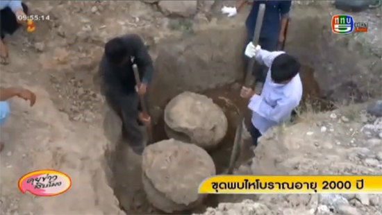 คอหวยแห่ตีเลขเด็ดไหยักษ์ 2,000 ปี ที่ดอนปู่ตา อุบลราชธานี คอหวยแห่ตีเลขเด็ดไหยักษ์ 2,000 ปี ที่ดอนปู่ตา อุบลราชธานี