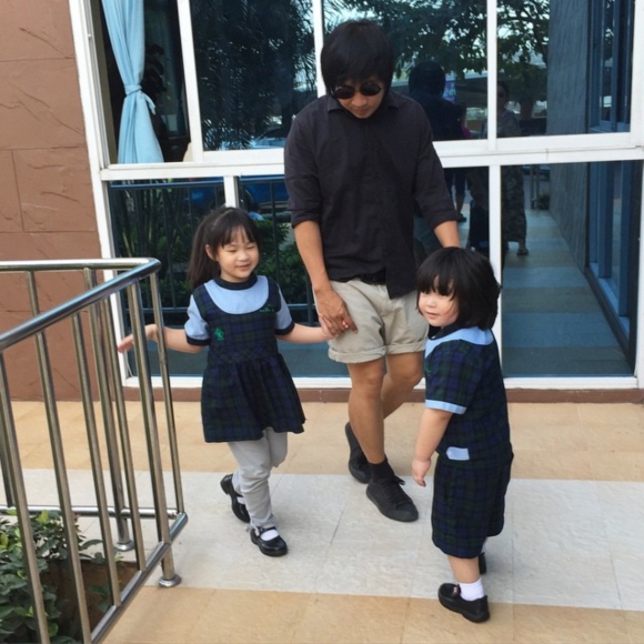 น้องออก้า ดีใจ คุณพ่อ เปิ้ล นาคร มารับที่โรงเรียน น้องออก้า ดีใจ คุณพ่อ เปิ้ล นาคร มารับที่โรงเรียน