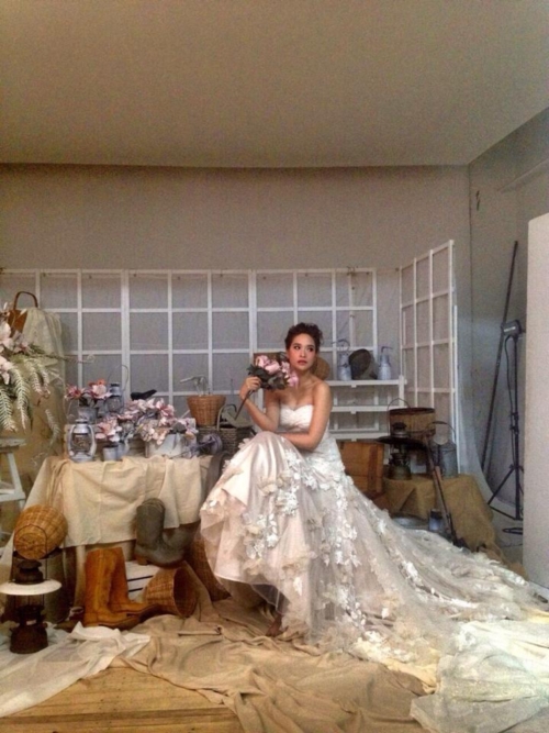 พลอย เฌอมาลย์ ในชุดเจ้าสาวสไตล์สวยหรู ถ่ายแบบ WE Magazine พลอย เฌอมาลย์ ในชุดเจ้าสาวสไตล์สวยหรู ถ่ายแบบ WE Magazine