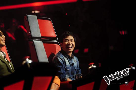 สาว ๆ กรี๊ด แสตมป์ อภิวัชร์ โค้ชนอกสายตา ใน The Voice