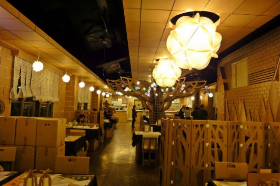 ไอเดียเจิด! ร้านอาหารในไต้หวัน สร้างจากกระดาษทั้งร้าน