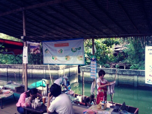 ตลาดน้ำบางน้ำผึ้ง