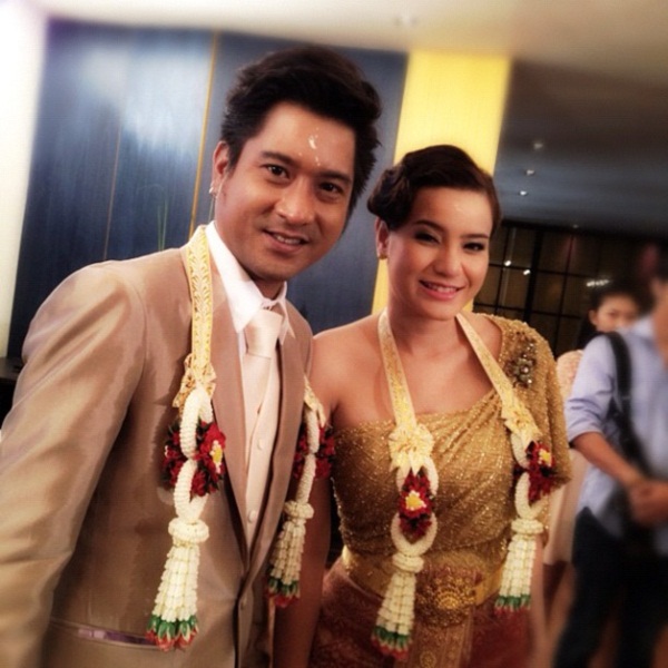 รวมการ์ดแต่งงานดารา ปี 2555