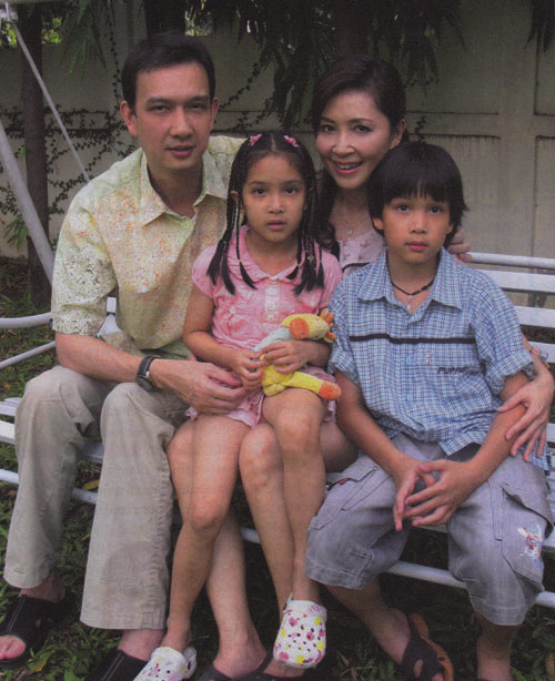 สายใยความรักความอบอุ่นในครอบครัวเขมะโยธิน