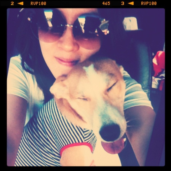 รวมภาพ...เชียร์ นางเอกใจบุญ รับเลี้ยงสุนัขขาขาด