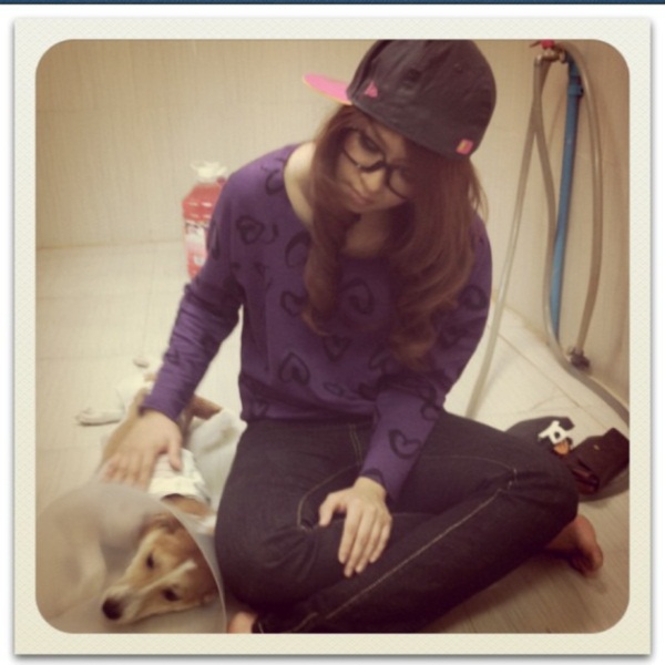 รวมภาพ...เชียร์ นางเอกใจบุญ รับเลี้ยงสุนัขขาขาด