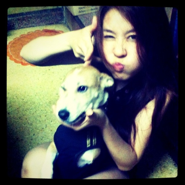 รวมภาพ...เชียร์ นางเอกใจบุญ รับเลี้ยงสุนัขขาขาด