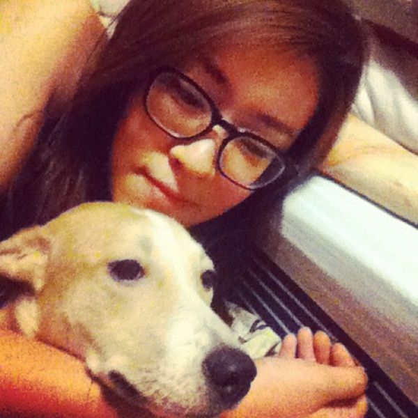 รวมภาพ...เชียร์ นางเอกใจบุญ รับเลี้ยงสุนัขขาขาด