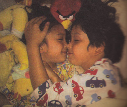 สายใยความรักความอบอุ่นในครอบครัวเขมะโยธิน