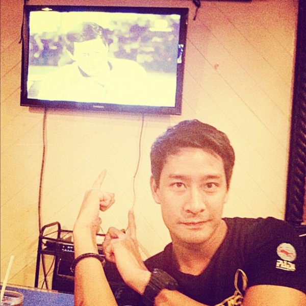 ชมภาพ...รวมพลนักแสดงดอกโศก ดูละครตอนอวสาน
