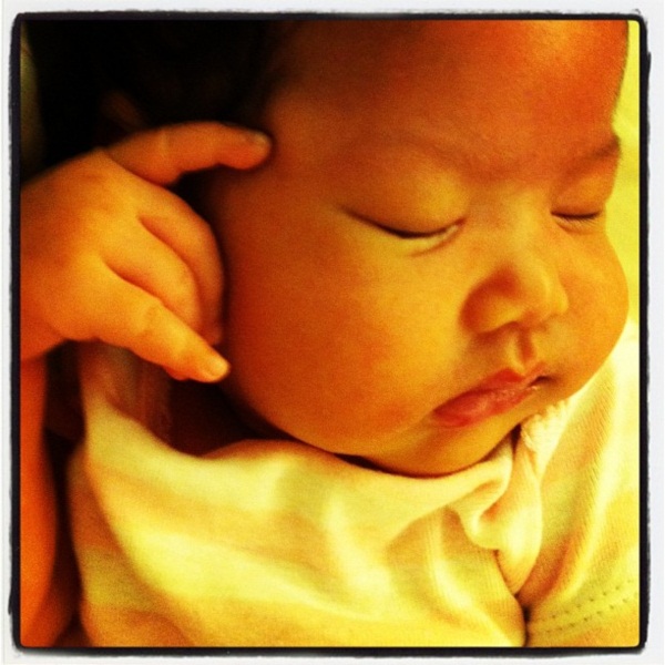 น่ารักอ่ะ! น้องนาวา ลูกสาวอ้อม พิยดา ในวัย 2 เดือน