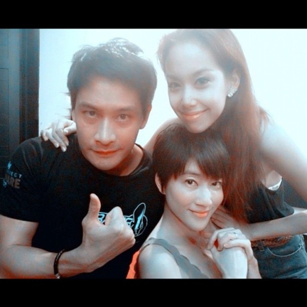 ชมภาพ...รวมพลนักแสดงดอกโศก ดูละครตอนอวสาน