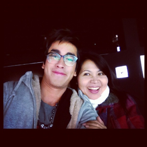 ครอบครัวสุขสันต์...ณเดชน์กับคุณแม่แก้ว น่ารักมาก