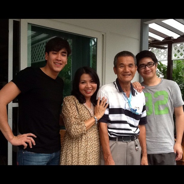 ครอบครัวสุขสันต์...ณเดชน์กับคุณแม่แก้ว น่ารักมาก