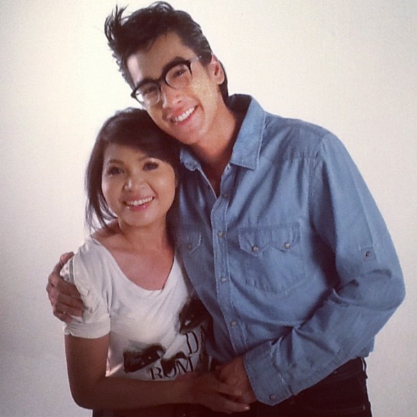 ครอบครัวสุขสันต์...ณเดชน์กับคุณแม่แก้ว น่ารักมาก