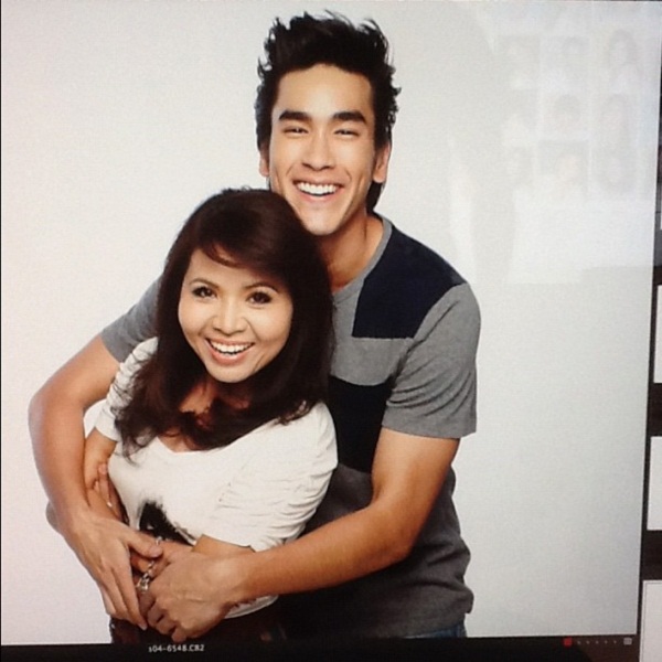 ครอบครัวสุขสันต์...ณเดชน์กับคุณแม่แก้ว น่ารักมาก