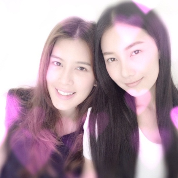 ชมภาพ...รวมพลนักแสดงดอกโศก ดูละครตอนอวสาน