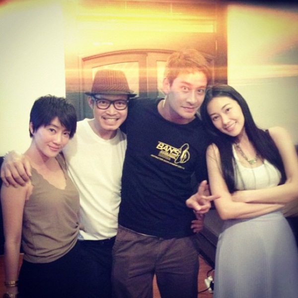 ชมภาพ...รวมพลนักแสดงดอกโศก ดูละครตอนอวสาน