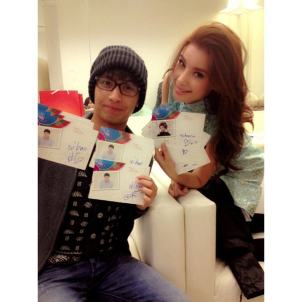 วิว วรรณรท ควง 5 หนุ่มสุดฮอต โชว์สเน่ห์ความเป็นไทยในเซี่ยงไฮ้