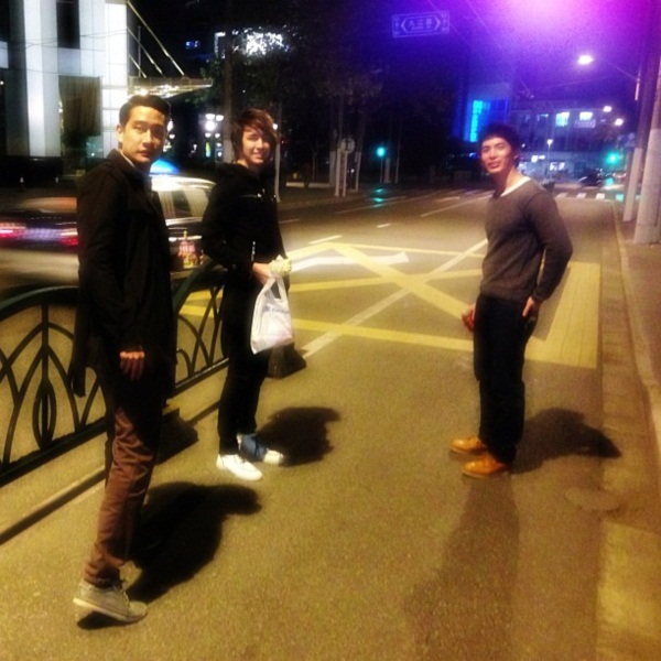 วิว วรรณรท ควง 5 หนุ่มสุดฮอต โชว์สเน่ห์ความเป็นไทยในเซี่ยงไฮ้