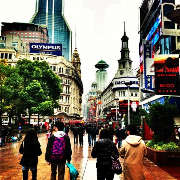 วิว วรรณรท ควง 5 หนุ่มสุดฮอต โชว์สเน่ห์ความเป็นไทยในเซี่ยงไฮ้