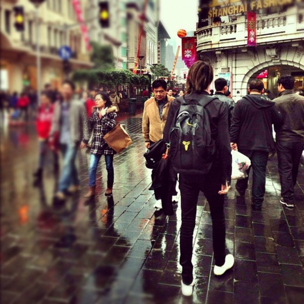 วิว วรรณรท ควง 5 หนุ่มสุดฮอต โชว์สเน่ห์ความเป็นไทยในเซี่ยงไฮ้