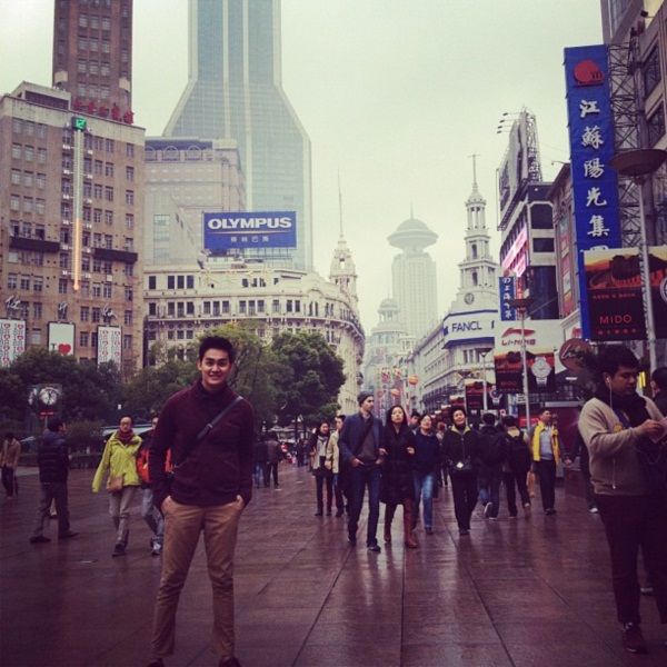 วิว วรรณรท ควง 5 หนุ่มสุดฮอต โชว์สเน่ห์ความเป็นไทยในเซี่ยงไฮ้