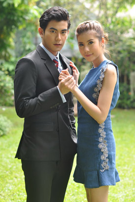 เอ็กแซ็กท์ ซุ่มเปิดกล้อง เล่ห์รตี จับ ฌอห์ณ-เอสเธอร์ ประกบคู่ครั้งแรก เอ็กแซ็กท์ ซุ่มเปิดกล้อง เล่ห์รตี จับ ฌอห์ณ-เอสเธอร์ ประกบคู่ครั้งแรก