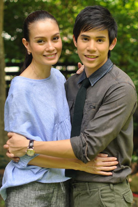 เอ็กแซ็กท์ ซุ่มเปิดกล้อง เล่ห์รตี จับ ฌอห์ณ-เอสเธอร์ ประกบคู่ครั้งแรก เอ็กแซ็กท์ ซุ่มเปิดกล้อง เล่ห์รตี จับ ฌอห์ณ-เอสเธอร์ ประกบคู่ครั้งแรก