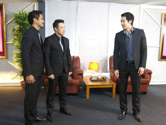 เรื่องย่อละคร รอยรักหักเหลี่ยมตะวัน เรื่องย่อละคร รอยรักหักเหลี่ยมตะวัน