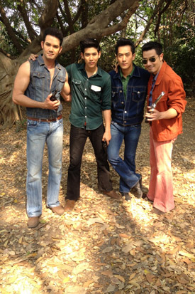 เรื่องย่อละคร เพลงรักผาปืนแตก เรื่องย่อละคร เพลงรักผาปืนแตก