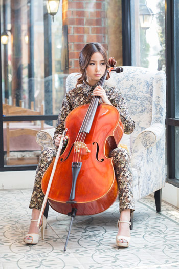 แจ็คกี้ ชาเคอลีน โอดครวญ ร้องเพลงงานหิน ส่งเพลงใหม่พิสูจน์ตัวเอง แจ็คกี้ ชาเคอลีน โอดครวญ ร้องเพลงงานหิน ส่งเพลงใหม่พิสูจน์ตัวเอง