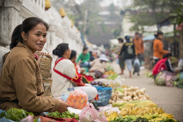 ตลาดสดตอนเช้า ที่เที่ยวหลวงพระบาง ตลาดสดตอนเช้า ที่เที่ยวหลวงพระบาง