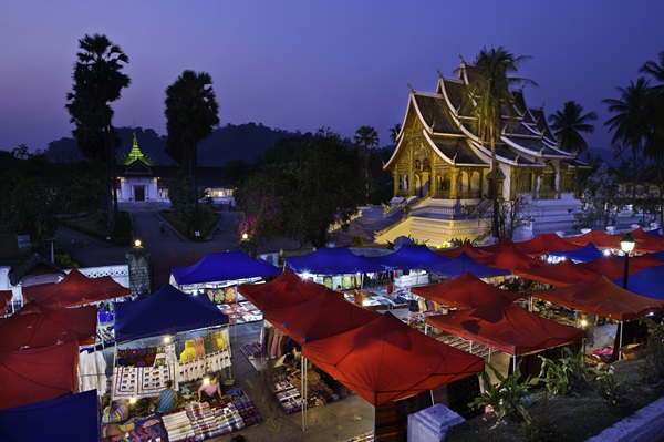 ตลาดมืด หลวงพระบาง ที่เที่ยวหลวงพระบาง ตลาดมืด หลวงพระบาง ที่เที่ยวหลวงพระบาง