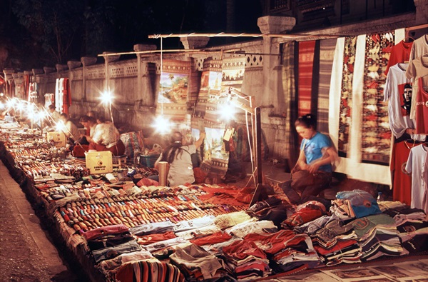 ตลาดมืด หลวงพระบาง ที่เที่ยวหลวงพระบาง ตลาดมืด หลวงพระบาง ที่เที่ยวหลวงพระบาง