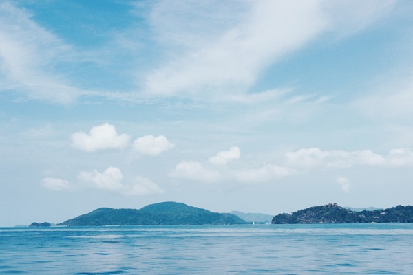 เที่ยวเกาะไม้ท่อน ล่องเรือยอร์ช ใช้ชีวิตชิล ๆ กลางทะเล เที่ยวเกาะไม้ท่อน ล่องเรือยอร์ช ใช้ชีวิตชิล ๆ กลางทะเล