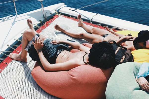 เที่ยวเกาะไม้ท่อน ล่องเรือยอร์ช ใช้ชีวิตชิล ๆ กลางทะเล เที่ยวเกาะไม้ท่อน ล่องเรือยอร์ช ใช้ชีวิตชิล ๆ กลางทะเล