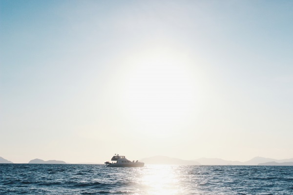 เที่ยวเกาะไม้ท่อน ล่องเรือยอร์ช ใช้ชีวิตชิล ๆ กลางทะเล เที่ยวเกาะไม้ท่อน ล่องเรือยอร์ช ใช้ชีวิตชิล ๆ กลางทะเล
