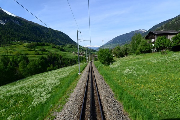 ไปนั่ง Glacier Express รถด่วนขบวนที่ช้าที่สุดในโลกกัน ไปนั่ง Glacier Express รถด่วนขบวนที่ช้าที่สุดในโลกกัน